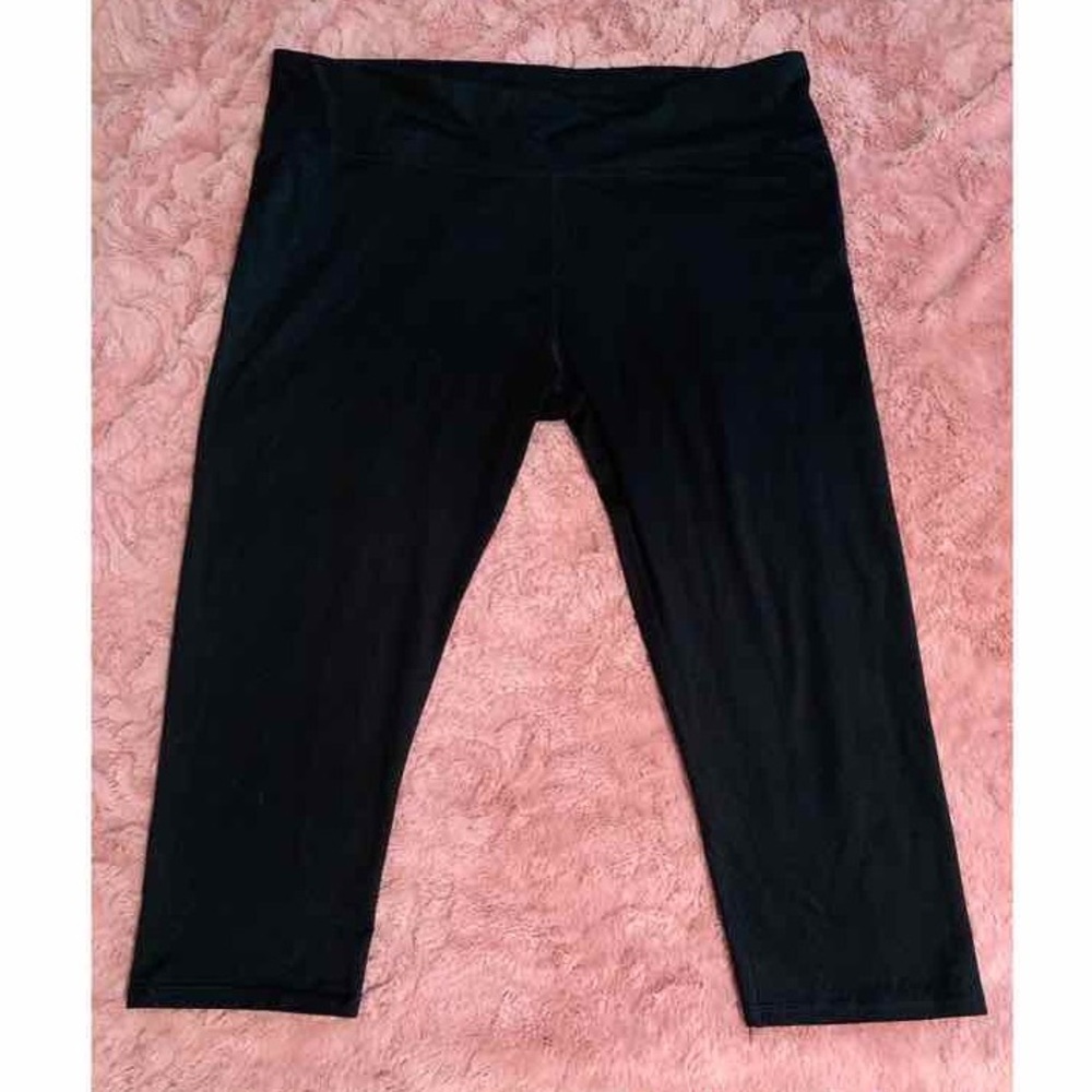 Fabletics Capri Athletic Leggings